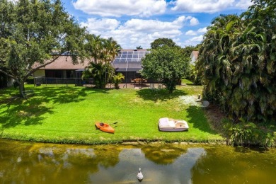 Lake Townhome/Townhouse For Sale in Wellington, Florida