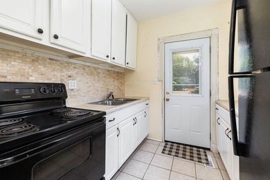 Charming 2-bedroom, 1-bath brick home situated on a corner lot - photo 10