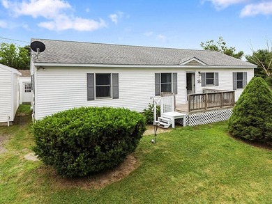 Charming 2000 ranch on a generous 0.33-acre lot, offering - photo 3