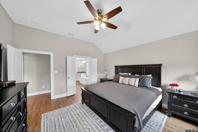 **Charming Modern Farmhouse Retreat in Chandler, TX** Discover - photo 14