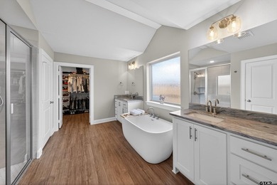**Charming Modern Farmhouse Retreat in Chandler, TX** Discover - photo 15
