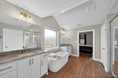 **Charming Modern Farmhouse Retreat in Chandler, TX** Discover - photo 17