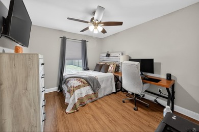 **Charming Modern Farmhouse Retreat in Chandler, TX** Discover - photo 18