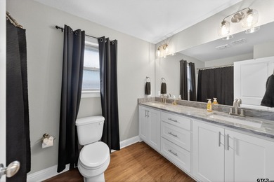 **Charming Modern Farmhouse Retreat in Chandler, TX** Discover - photo 20