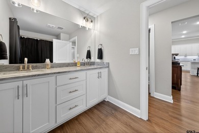 **Charming Modern Farmhouse Retreat in Chandler, TX** Discover - photo 21