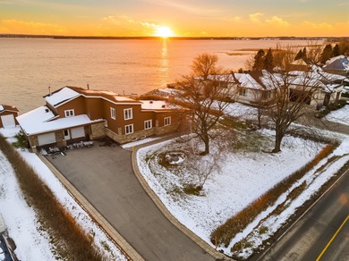 Lac St. Louis Home For Sale in L'Île-Perrot 
