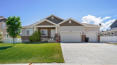 Beautiful home features recently installed LVP (Luxury Vinyl - photo 1