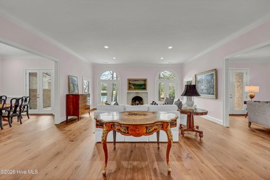 Coveted Landfall townhouse condominium in Colony Club! This end