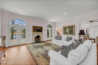 Coveted Landfall townhouse condominium in Colony Club! This end