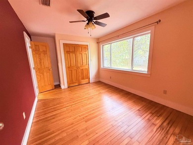 Welcome to this beautifully maintained brick home offering - photo 11