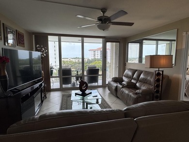 Welcome to this well-appointed 2/2 unit located in the Gemini in - photo 11