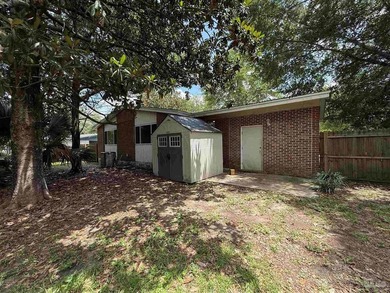 Welcome to this beautifully maintained brick home offering - photo 13