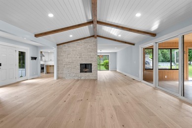 Stunning fully renovated 5BR/4.5BA ranch on secluded .88-acre - photo 15