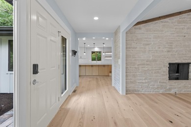Stunning fully renovated 5BR/4.5BA ranch on secluded .88-acre - photo 16