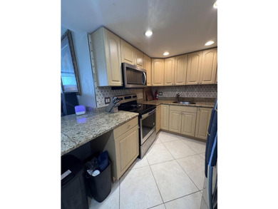 Welcome to this well-appointed 2/2 unit located in the Gemini in - photo 16