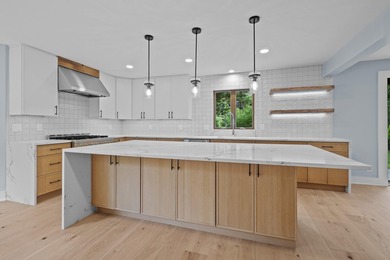 Stunning fully renovated 5BR/4.5BA ranch on secluded .88-acre - photo 17