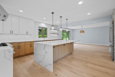 Stunning fully renovated 5BR/4.5BA ranch on secluded .88-acre - photo 22