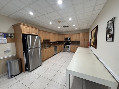 Welcome to this well-appointed 2/2 unit located in the Gemini in - photo 29