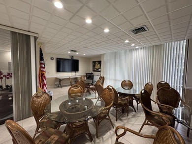 Welcome to this well-appointed 2/2 unit located in the Gemini in - photo 31