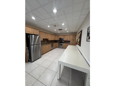 Welcome to this well-appointed 2/2 unit located in the Gemini in - photo 32