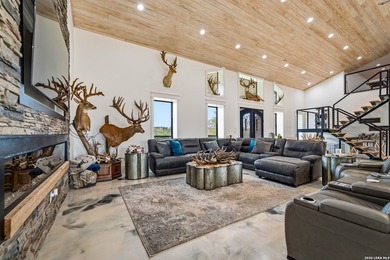 Twisted L Ranch is a premier 260 acre high-fence recreational - photo 5