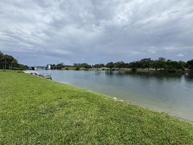 Welcome to this well-appointed 2/2 unit located in the Gemini in - photo 38
