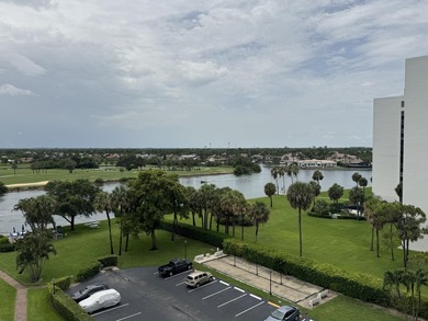 Welcome to this well-appointed 2/2 unit located in the Gemini in - photo 39