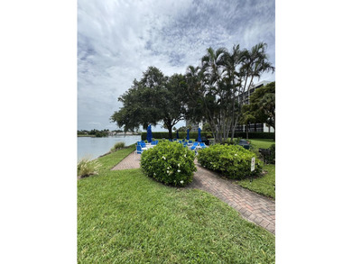 Welcome to this well-appointed 2/2 unit located in the Gemini in - photo 40