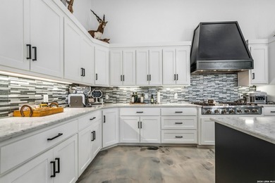 Twisted L Ranch is a premier 260 acre high-fence recreational - photo 10