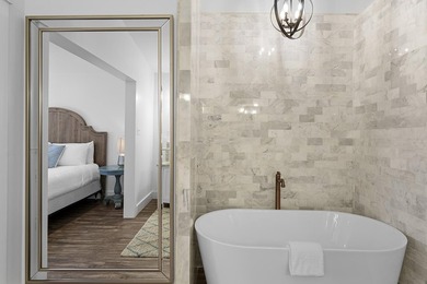 Welcome to On Point! This redesigned vacation rental compound is - photo 9