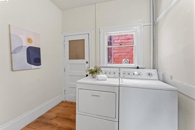 A 1909 Victorian fourplex in the heart of downtown Oakland - photo 11