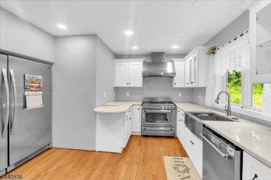 Welcome to this charming and well-maintained home offering 3 - photo 11