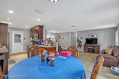 Discover this beautifully well maintained 3-bedroom, 2-bathroom - photo 11