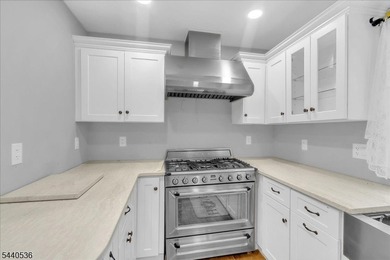 Welcome to this charming and well-maintained home offering 3 - photo 12
