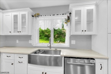 Welcome to this charming and well-maintained home offering 3 - photo 13