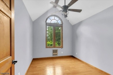 Welcome to this charming and well-maintained home offering 3 - photo 22