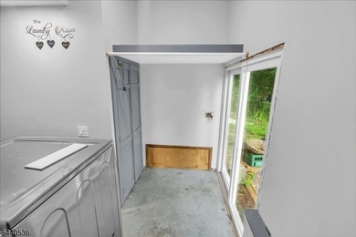 Welcome to this charming and well-maintained home offering 3 - photo 32