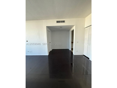 Beautiful unit, 2 split bedrooms. great view. Great investment - photo 3