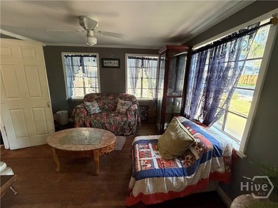 Come see this 4 bedroom home on Savannah's Southside! Convenient - photo 3