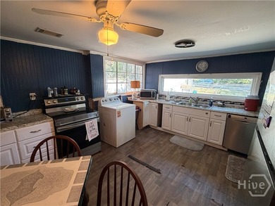 Come see this 4 bedroom home on Savannah's Southside! Convenient - photo 4