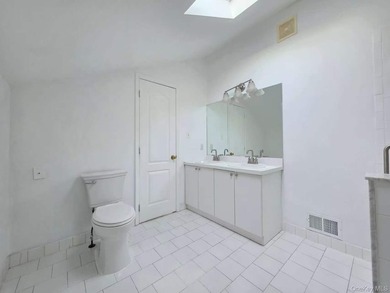 Two dwelling with 3200 interior sq footage. 2 bedroom unit - photo 12