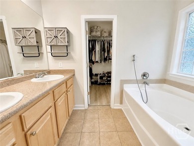 Welcome to 140 Colonial Drive! This beautifully maintained 4 - photo 16