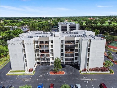 Beautifully updated unit in an immaculate, well-managed Class A - photo 22