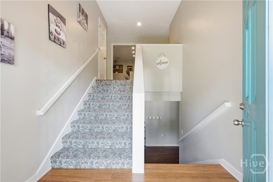 Renovated and exceptionally spacious, this stunning split-level - photo 3