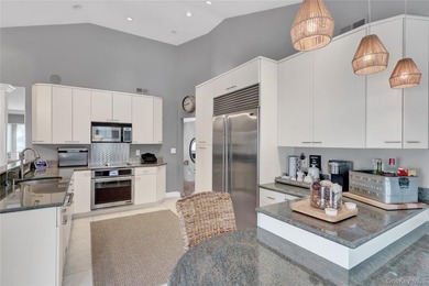 Welcome to 512 Links Drive East in Oceanside. This beautiful - photo 4