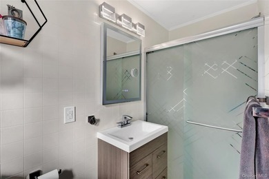 Welcome to 512 Links Drive East in Oceanside. This beautiful - photo 7