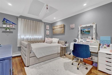 Welcome to 512 Links Drive East in Oceanside. This beautiful - photo 8