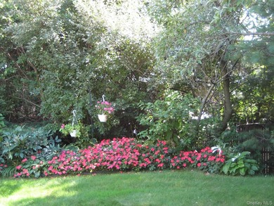 Cameo Townhouses is the best kept secret place to live! This - photo 12