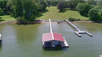 Located on main channel of Kentucky Lake, this spacious home - photo 33