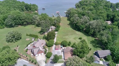 Located on main channel of Kentucky Lake, this spacious home - photo 44